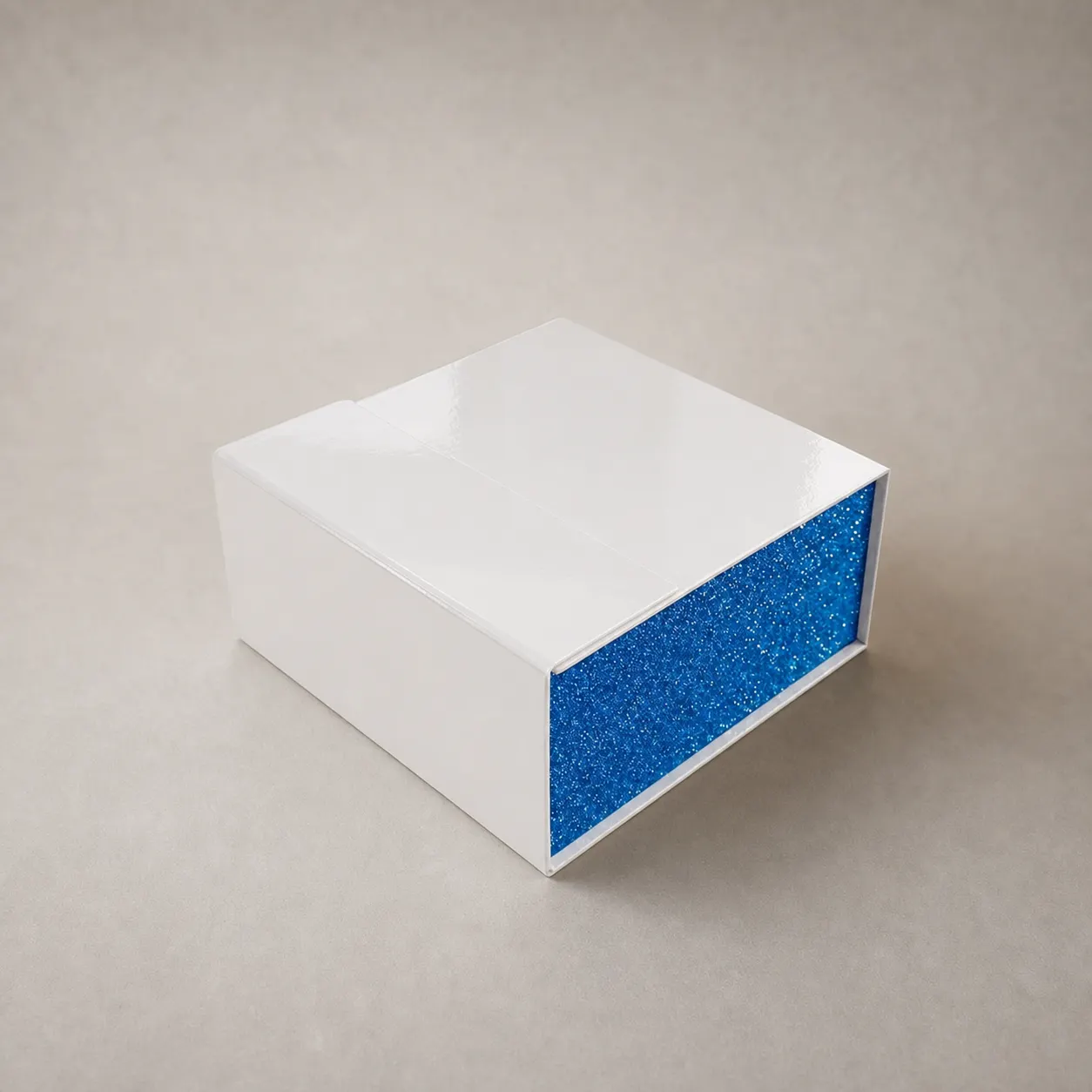 Magnetic Glitter Folding Box — image 1 of 7